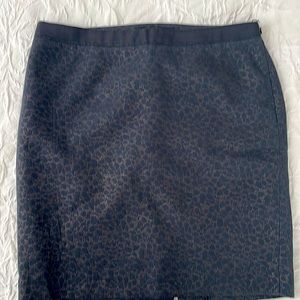 Holiday ready! Beautiful black and gold skirt size 8